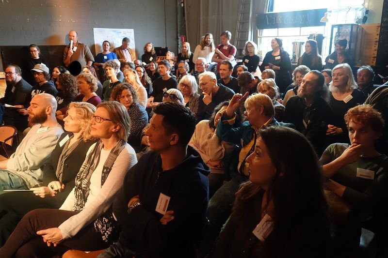 foto zaal dialoogbijeenkomst 23 maart.jpg