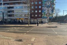 Tramhalte_Insulindeweg_statio_Muiderpoort_zonder_zebrapad.jpg