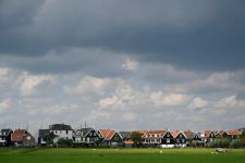 Thumbnail_Shutterstock_2525997145_huizen_Marken_april_2025.jpg
